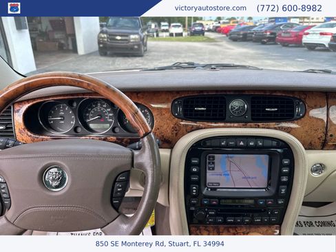 Used 2005 Jaguar XJ8 L image 28