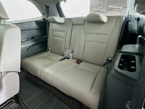 Used 2016 Honda Pilot Touring image 29