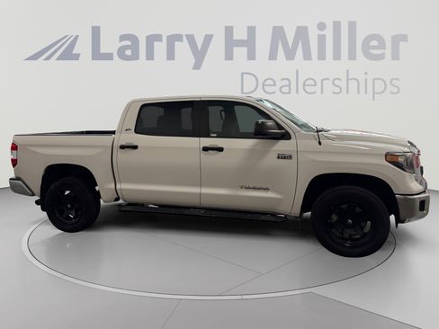 Used 2019 Toyota Tundra SR5 w/ SR5 Upgrade Package AWD/4WD image 6