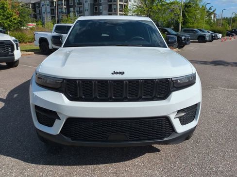 Used 2025 Jeep Grand Cherokee Altitude image 9