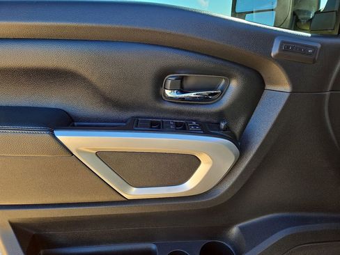 Used 2019 Nissan Titan PRO-4X w/ Pro-4x Convenience Package image 20