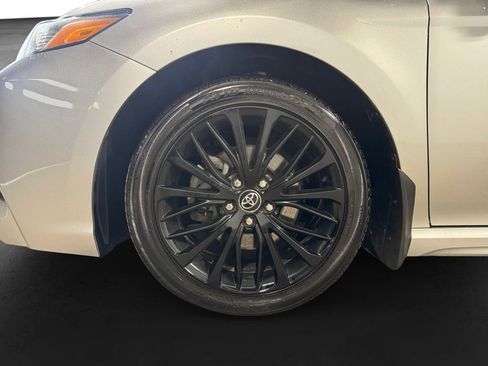 Used 2020 Toyota Camry SE image 11