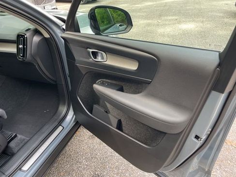 Certified 2023 Volvo XC40 B5 Plus w/ Climate Package image 22