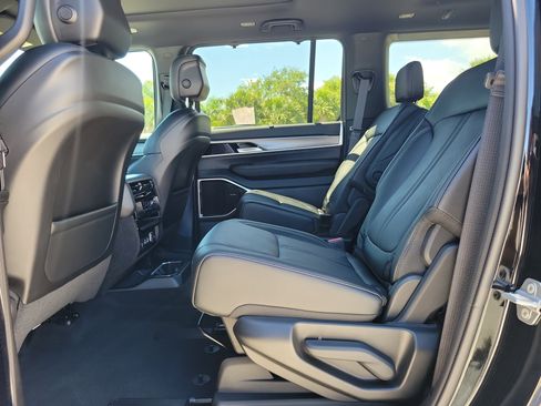 New 2026 Jeep Grand Wagoneer Limited AWD/4WD image 8