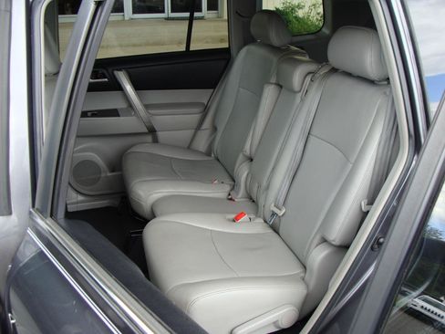 Used 2013 Toyota Highlander SE AWD/4WD image 8