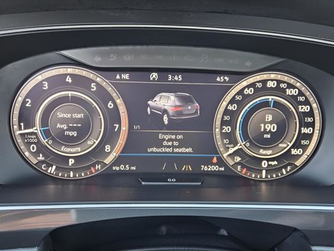 Used 2018 Volkswagen Tiguan SEL Premium image 25