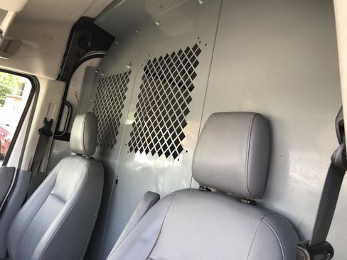 Used 2018 Ford Transit 250 RWD image 11