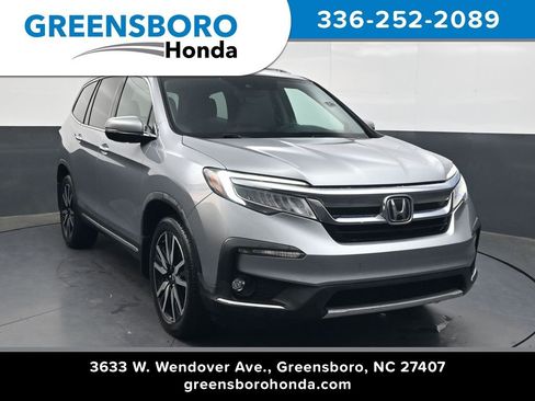 Used 2020 Honda Pilot Touring image 1