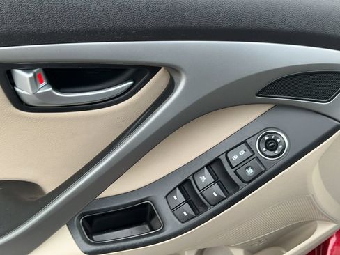 Used 2016 Hyundai Elantra Limited FWD image 17