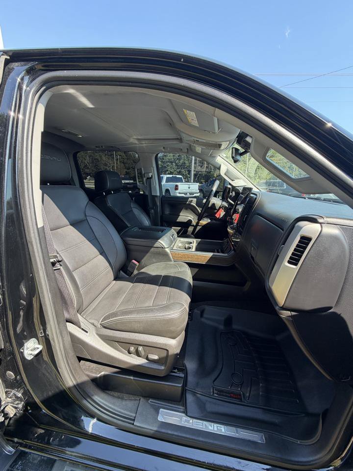 Used 2017 GMC Sierra 2500 Denali w/ Duramax Plus Package AWD/4WD image 11
