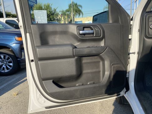 Used 2020 Chevrolet Silverado 1500 Custom w/ Custom Value Package RWD image 15