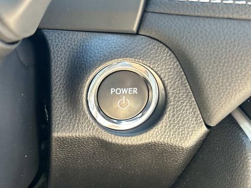 Used 2025 Toyota RAV4 XLE AWD/4WD image 27