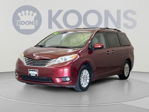 Used 2014 Toyota Sienna XLE w/ Entertainment Package FWD image 1