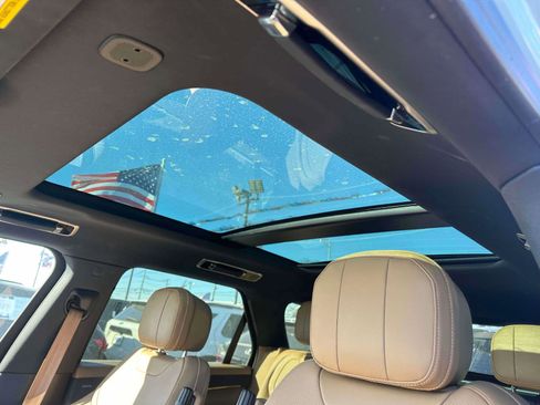 Used 2025 Land Rover Range Rover Sport SE image 19