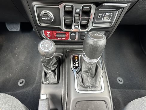 New 2025 Jeep Gladiator Willys image 23