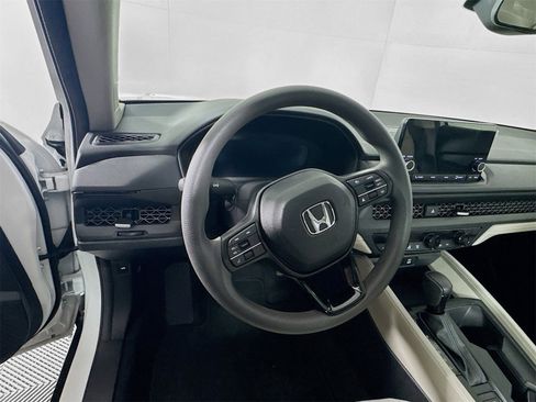Used 2025 Honda Accord SE image 9