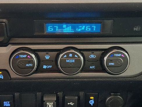 Used 2023 Toyota Tacoma TRD Off-Road image 15