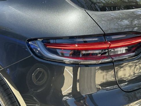 Certified 2025 Porsche Macan image 16