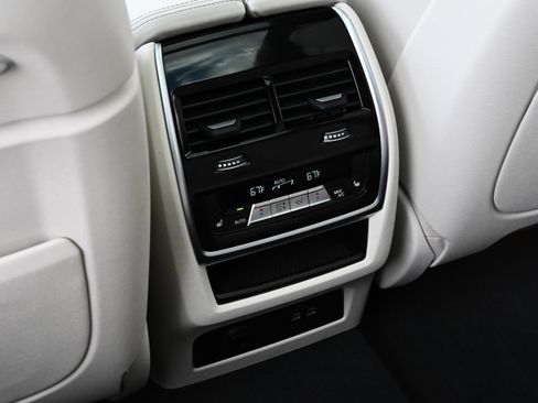 Used 2026 BMW X7 M60i image 30