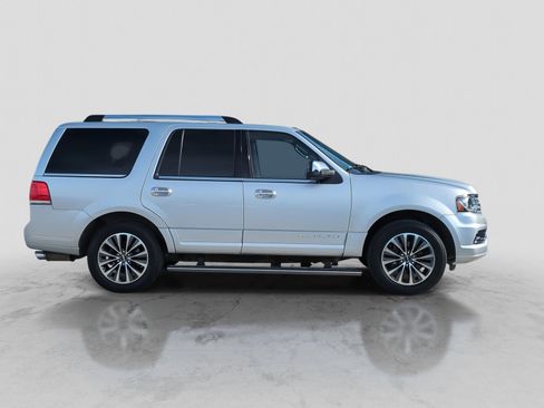 Used 2016 Lincoln Navigator Select image 9