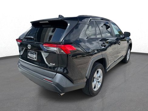 Used 2020 Toyota RAV4 XLE FWD image 3