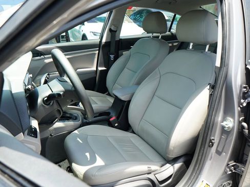 Used 2020 Hyundai Elantra SE FWD image 15
