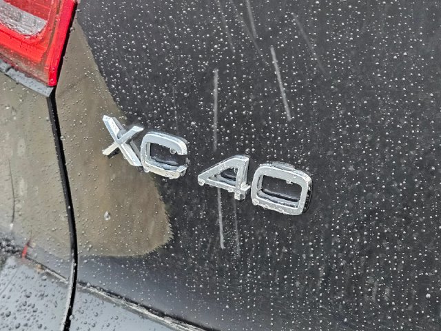 Used 2024 Volvo XC40 B5 Plus w/ Climate Package AWD/4WD image 11