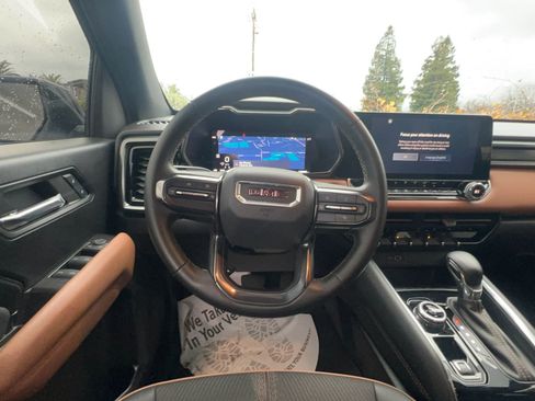 Used 2024 GMC Canyon AT4 w/ Technology Package image 10