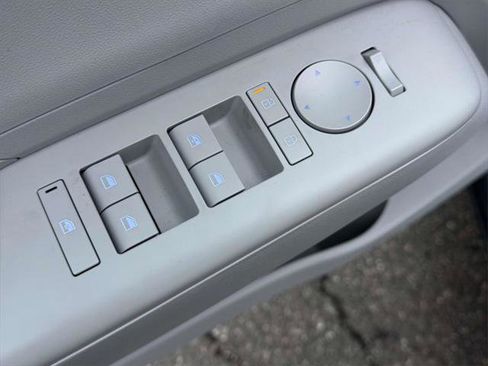 Used 2025 Hyundai Kona SEL image 17