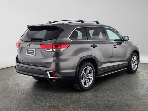 Used 2018 Toyota Highlander Limited FWD image 3