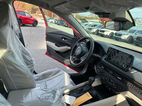 New 2025 Honda Accord SE image 30