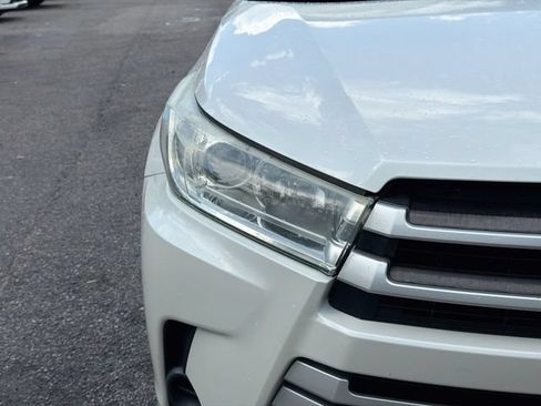 Used 2019 Toyota Highlander LE FWD image 9