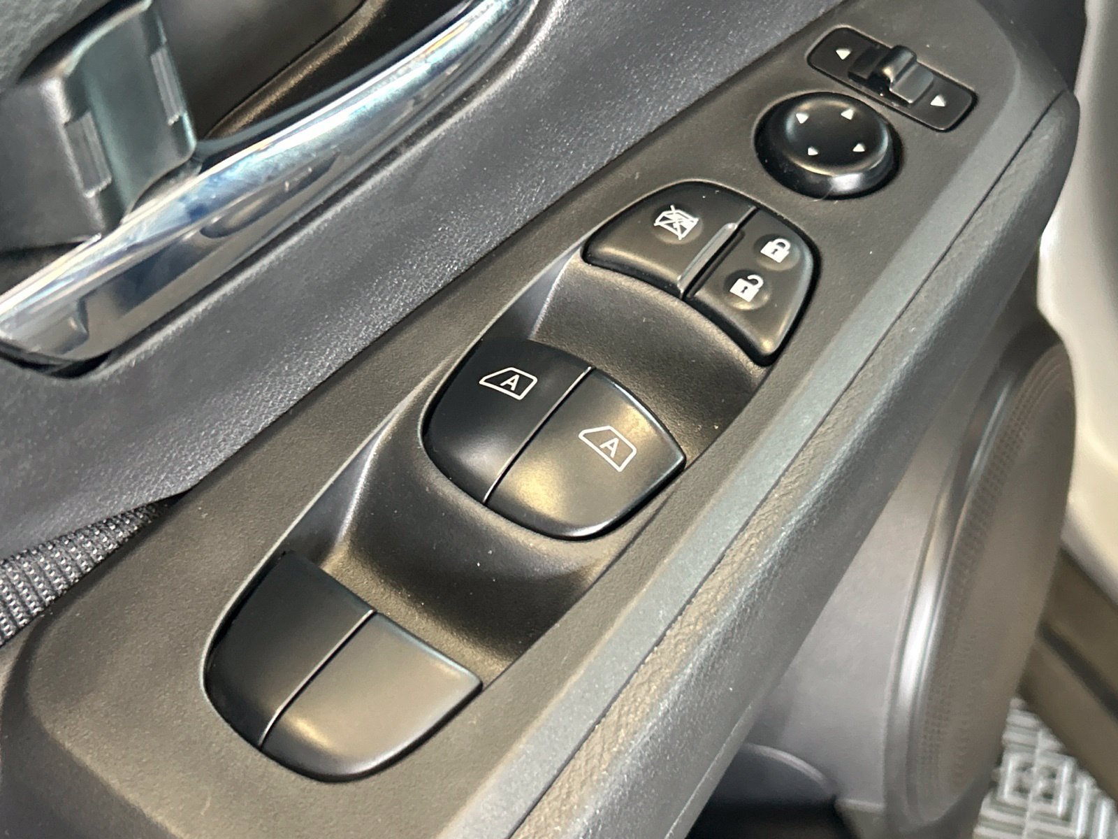 Used 2023 Nissan Kicks SV FWD image 15