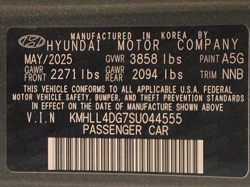 Used 2025 Hyundai Elantra SE FWD image 33