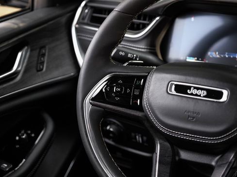 Used 2023 Jeep Grand Cherokee L Overland AWD/4WD image 27