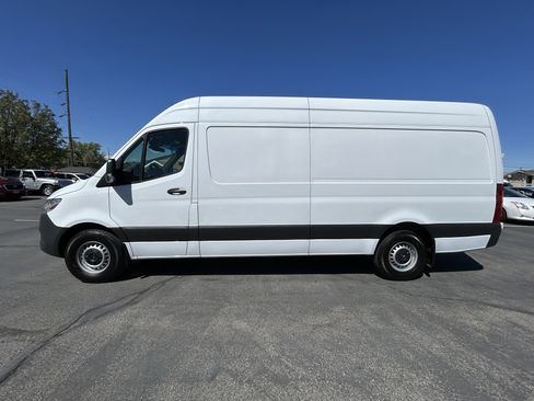 Used 2022 Mercedes-Benz Sprinter 2500 image 5
