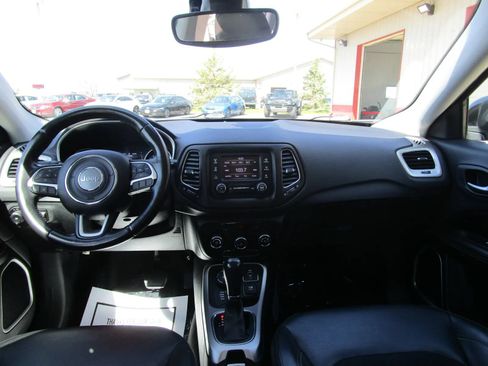 Used 2018 Jeep Compass Latitude AWD/4WD image 12