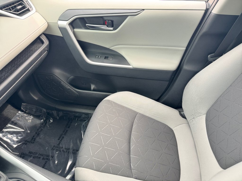 Certified 2021 Toyota RAV4 XLE w/ Convenience Package AWD/4WD image 30