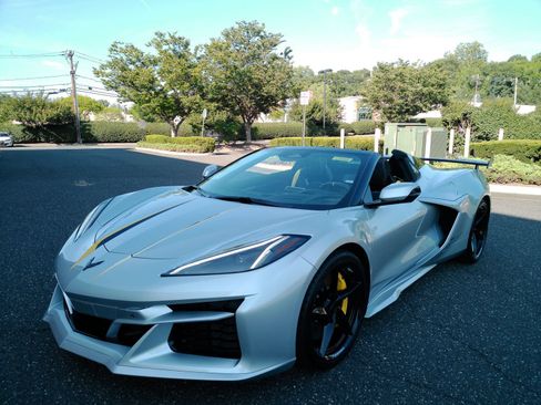 Used 2026 Chevrolet Corvette E-Ray w/ Stealth Interior Trim Package AWD/4WD image 9