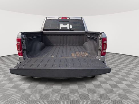 Used 2019 RAM 1500 Laramie AWD/4WD image 12