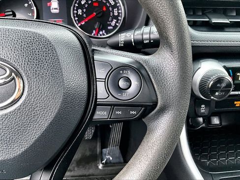 Used 2022 Toyota RAV4 XLE image 20