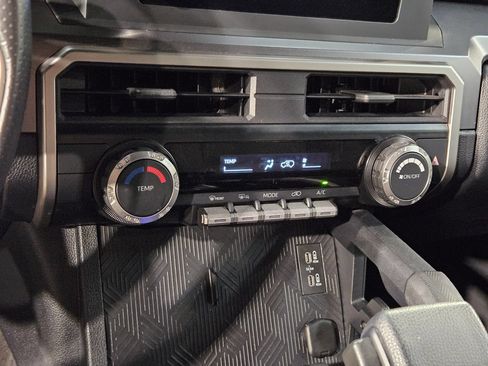 Used 2025 Toyota 4Runner SR5 AWD/4WD image 31