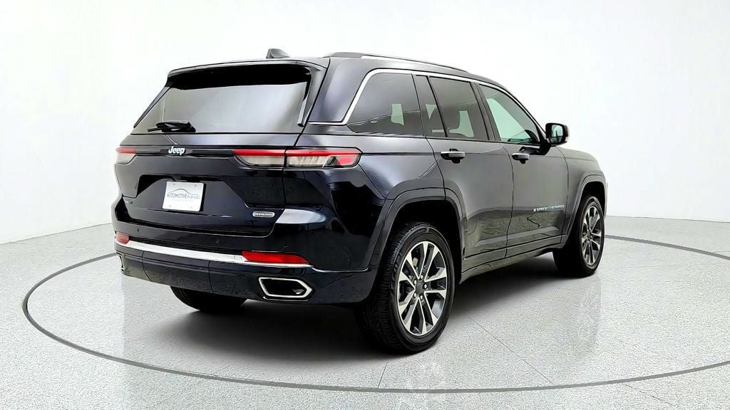 Used 2023 Jeep Grand Cherokee Overland AWD/4WD image 5