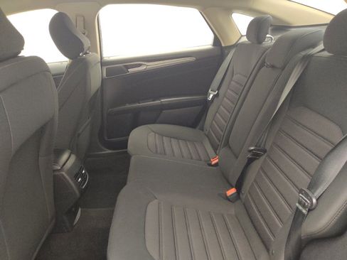 Used 2020 Ford Fusion SE image 18