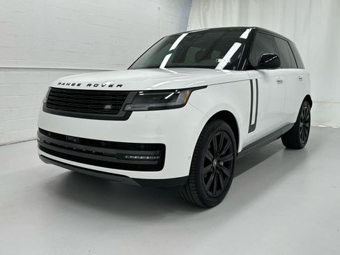 Used 2025 Land Rover Range Rover SE AWD/4WD image 4