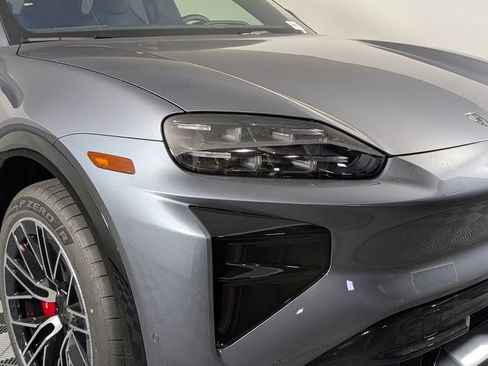 New 2026 Porsche Cayenne Turbo AWD/4WD image 15