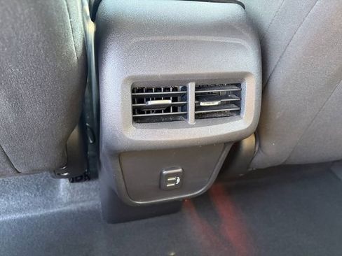 Used 2024 Chevrolet Equinox LT FWD image 21