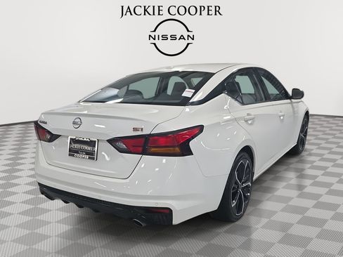 Certified 2024 Nissan Altima 2.5 SR FWD image 5