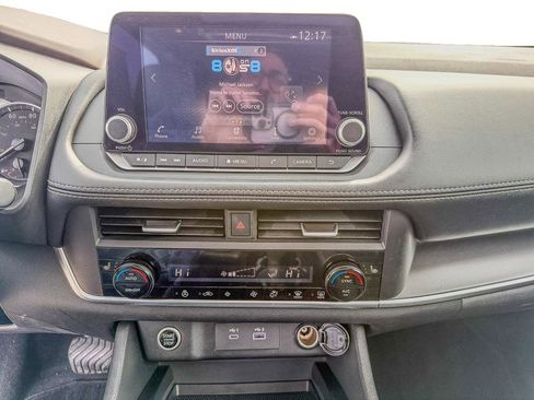 Used 2023 Nissan Rogue SV w/ SV Premium B Package image 17