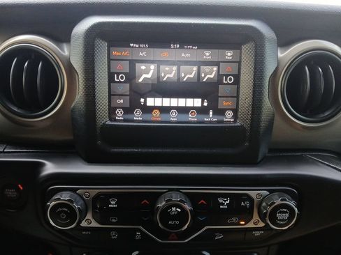 Used 2018 Jeep Wrangler Unlimited Sport S AWD/4WD image 4